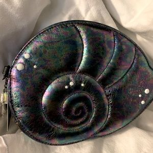Disney x bioworld villains Ursula shell purse
